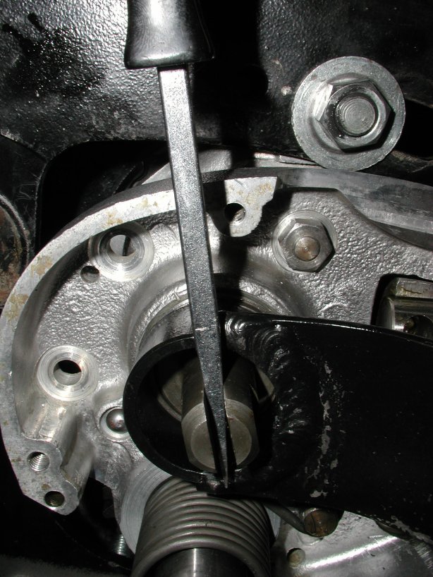 Tightening the lever body