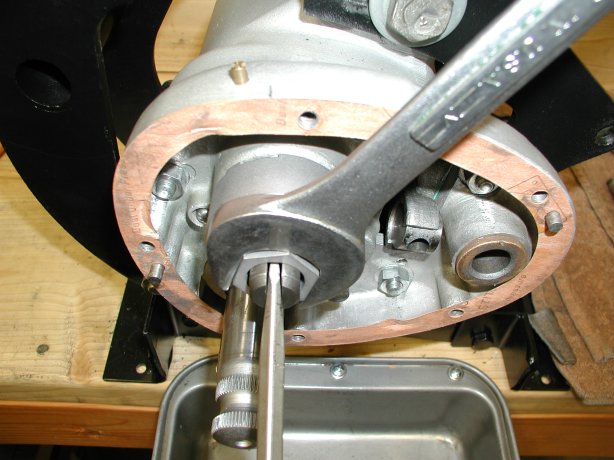 Tightening the lever body