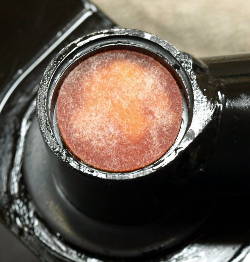 The oil disc wick (3) in the spindle.